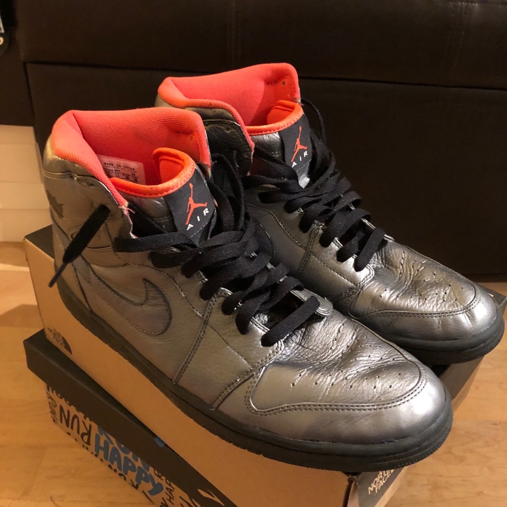 Nike Air Jordan One’s Platinum Size 12 men’s